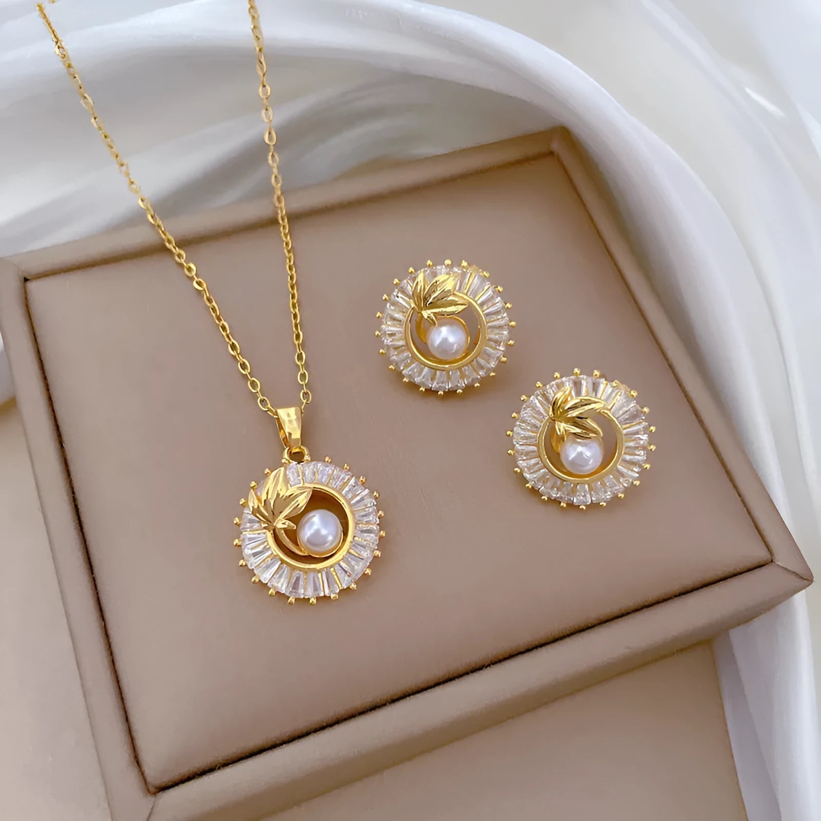 Women's titanium steel geometric jewellery set with copper pendant necklace and gold-plated earrings