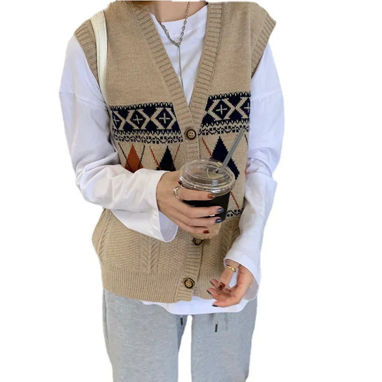Loose sleeveless cardigan with diamond plaid pattern in khaki colour