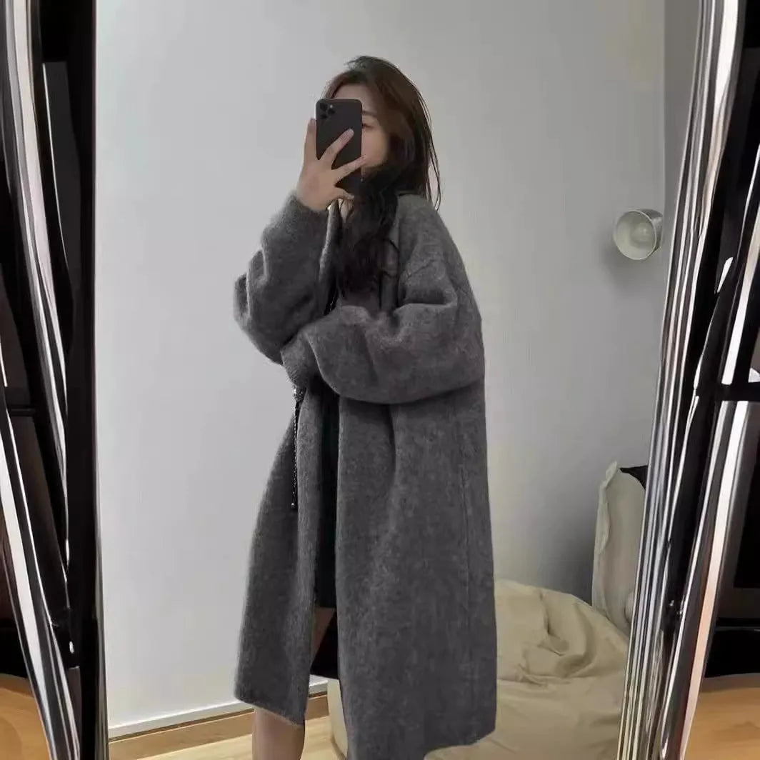 Women's knitted V-neck cardigan in mid-length 65cm design with loose fit