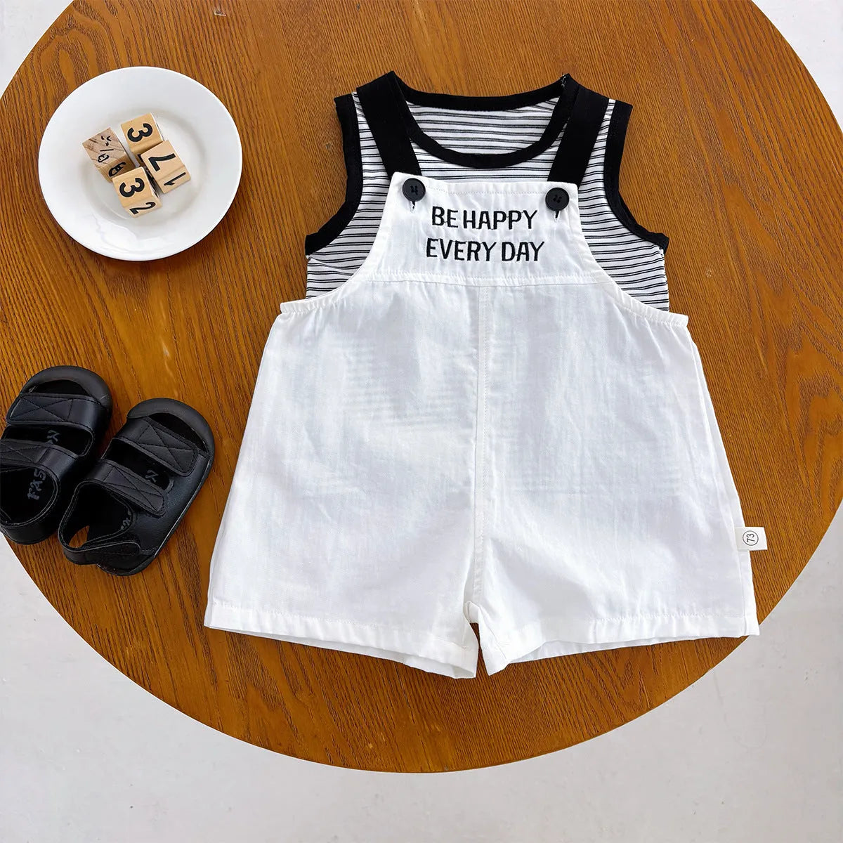 Neutral cotton infant two-piece set with short-sleeve top and shorts overalls in vest suit colour