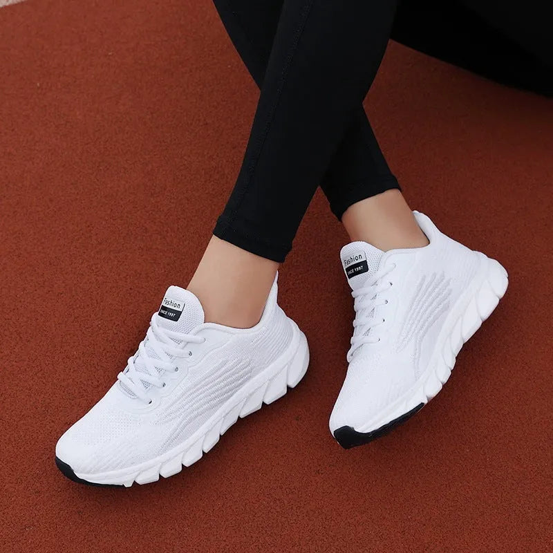 Unisex flyknit running shoes with mesh lining and EVA sole in white, black or pink, sizes 35-44