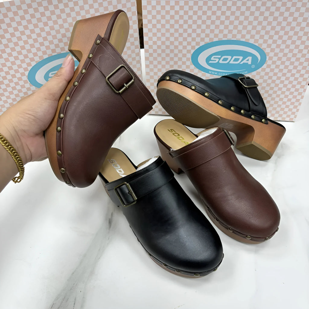 Retro chunky heel closed toe slippers with rivet details in black.