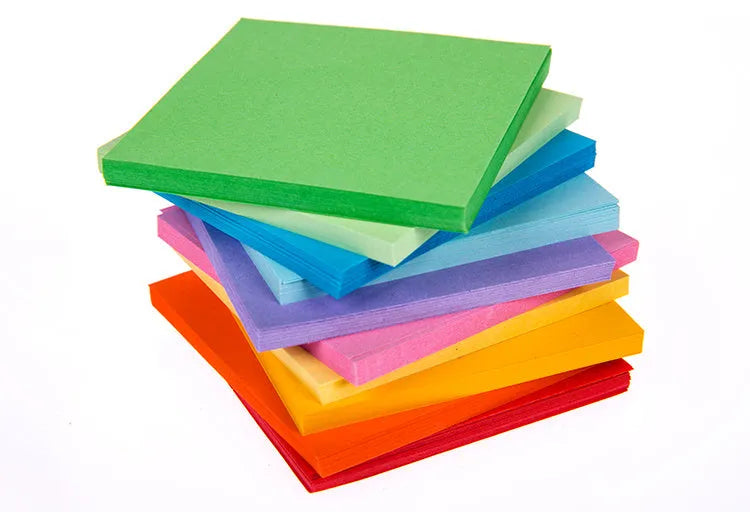 Coloured paper scrolls with metal eyelets in sizes 3x7cm, 4x7cm, 5x5cm, and 7x7cm for message writing.