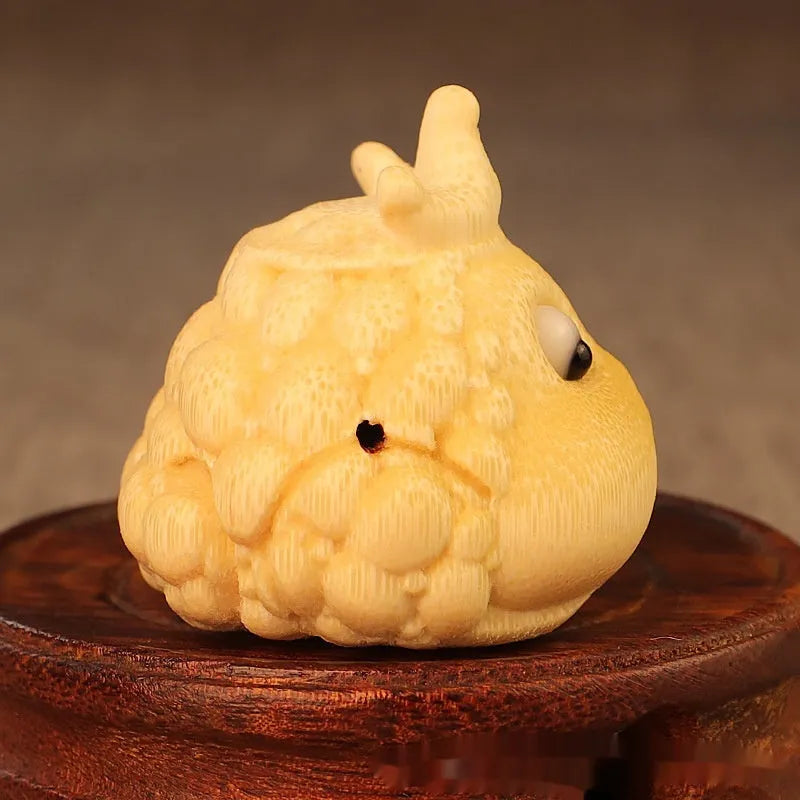 Solid bamboo carving ornament of a 5.0 crown princess toad in cute style.