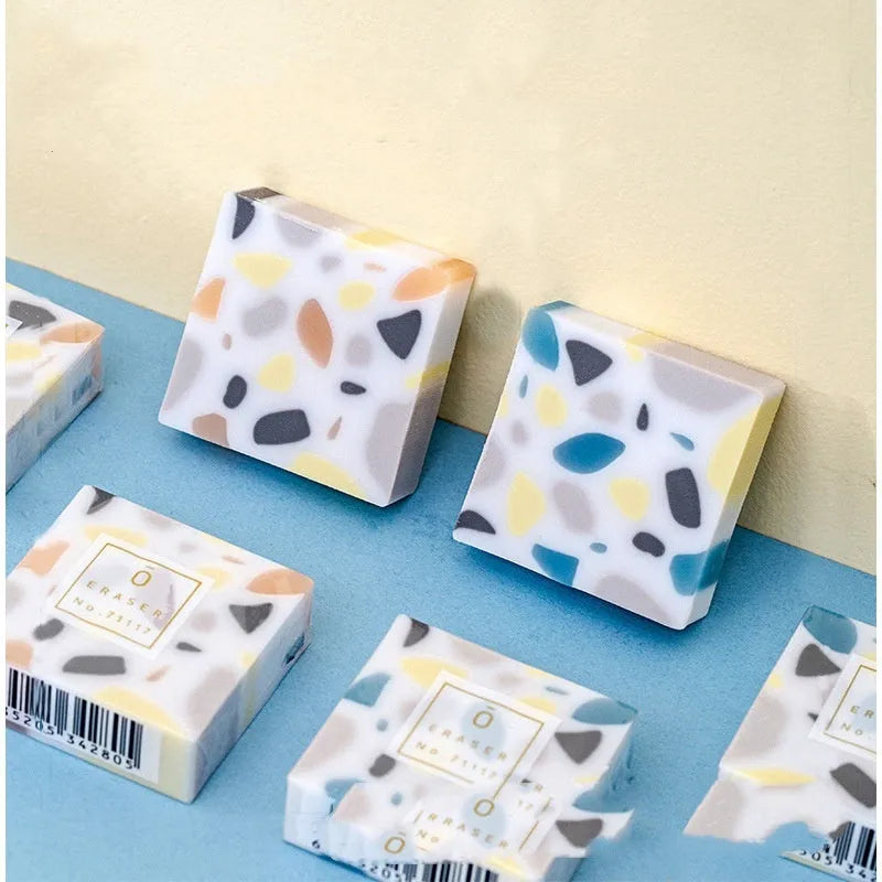 Single piece brick shaped rubber eraser for students with traceless cleaning capability