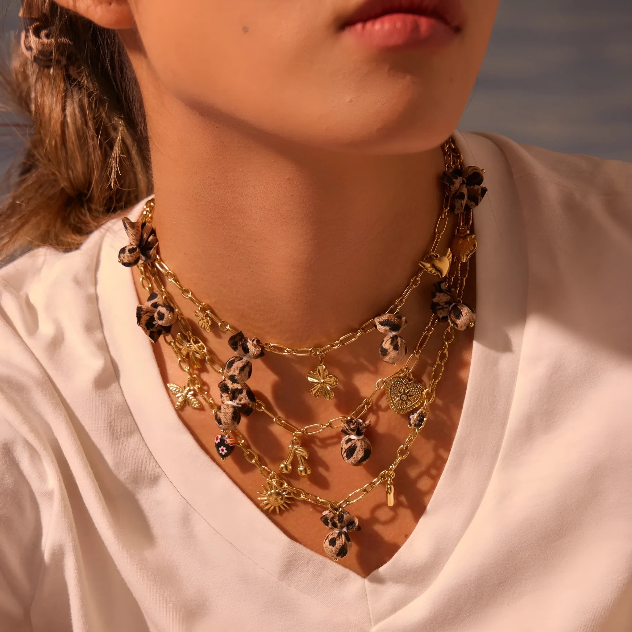 Stainless steel necklace with geometric leopard pendant featuring love heart flowers
