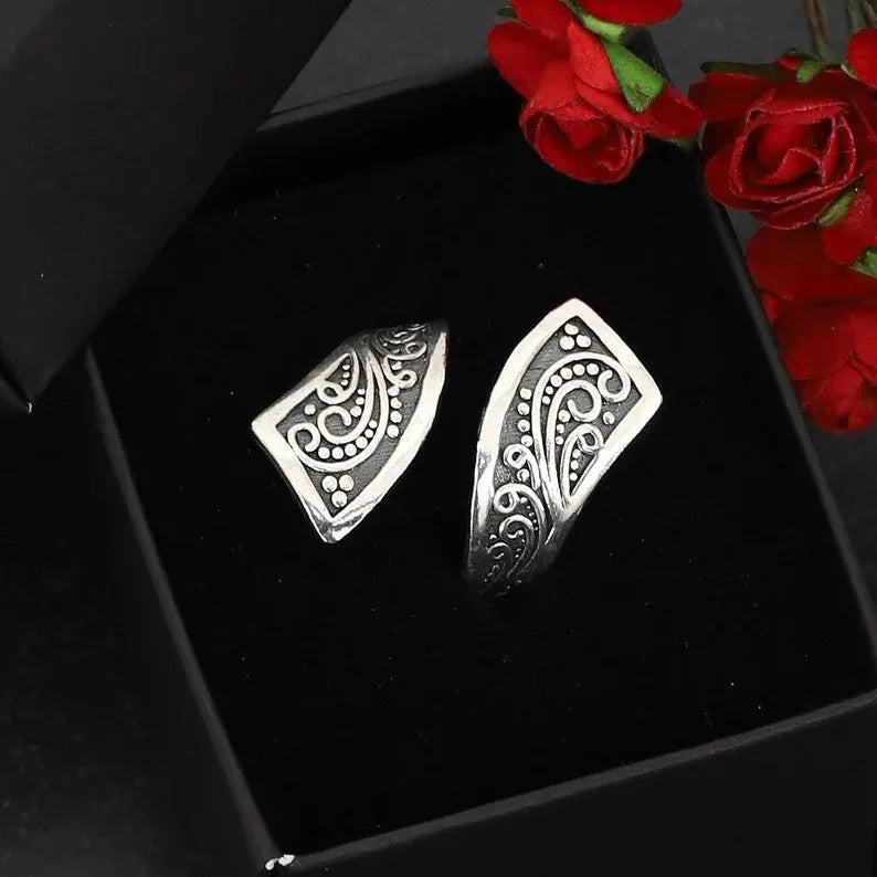 Silver tone adjustable opening alloy ring for women with retro minimalist design
