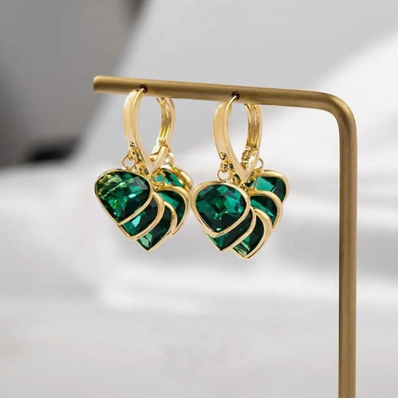 Korean style green glass heart-shaped ear clip earrings with alloy and artificial gemstone inlay.