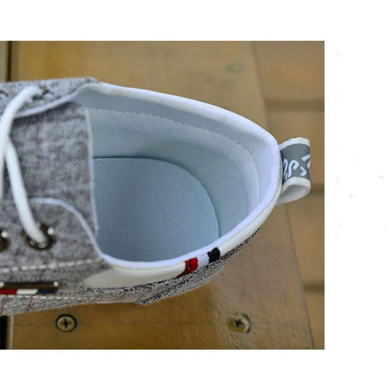 Hemp upper autumn sailing shoes in black with car suture pattern and shallow mouth