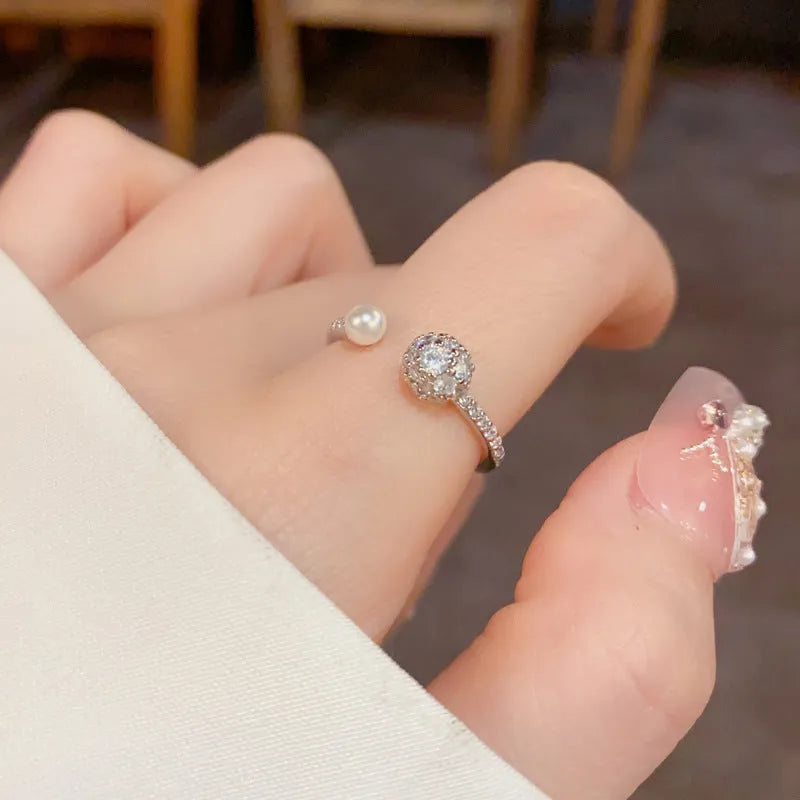 Round zircon open-end pearl ring with geometric design in gold or silver colour options