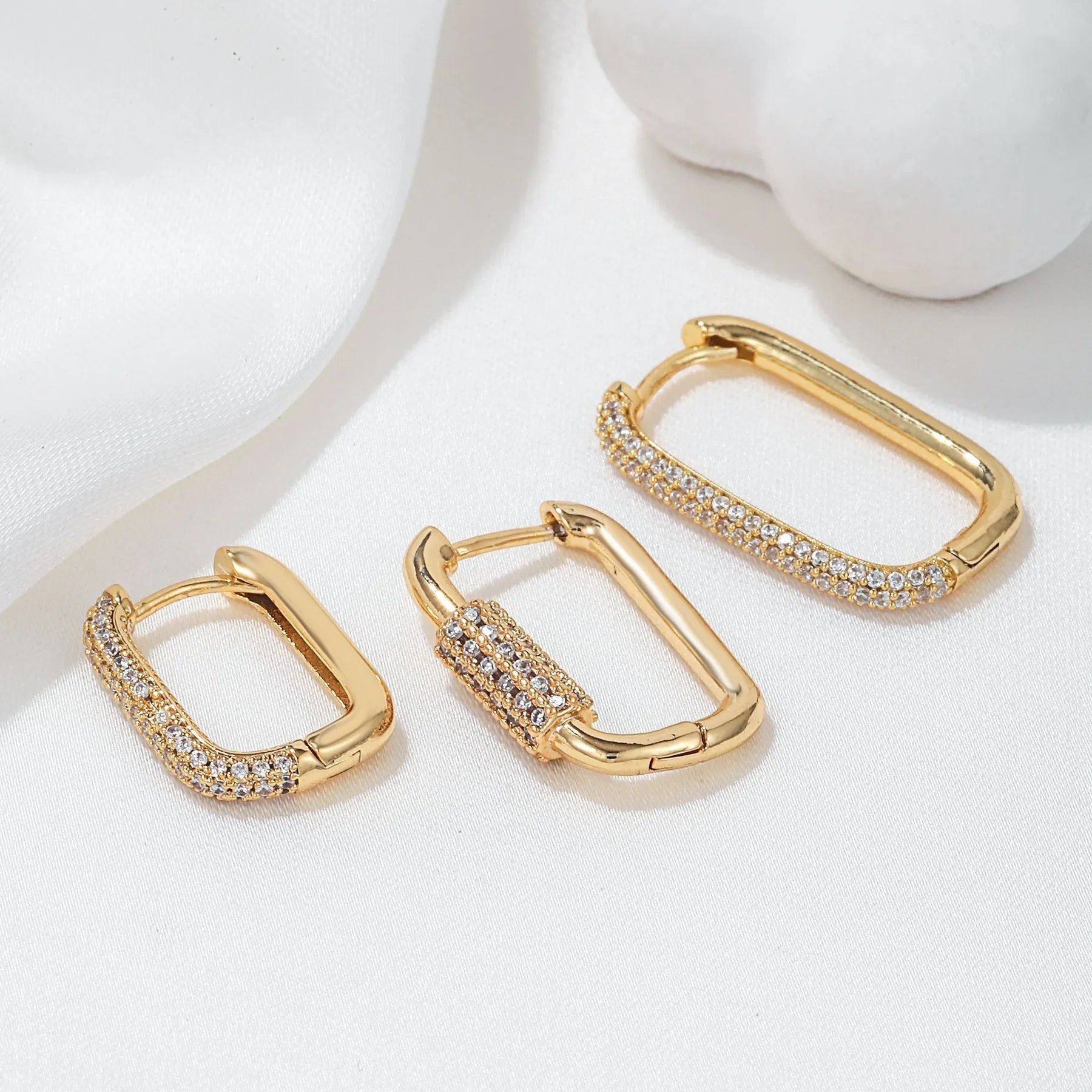 Geometric ear clip three-piece set with micro inlaid zircon stones in gold and white K colours