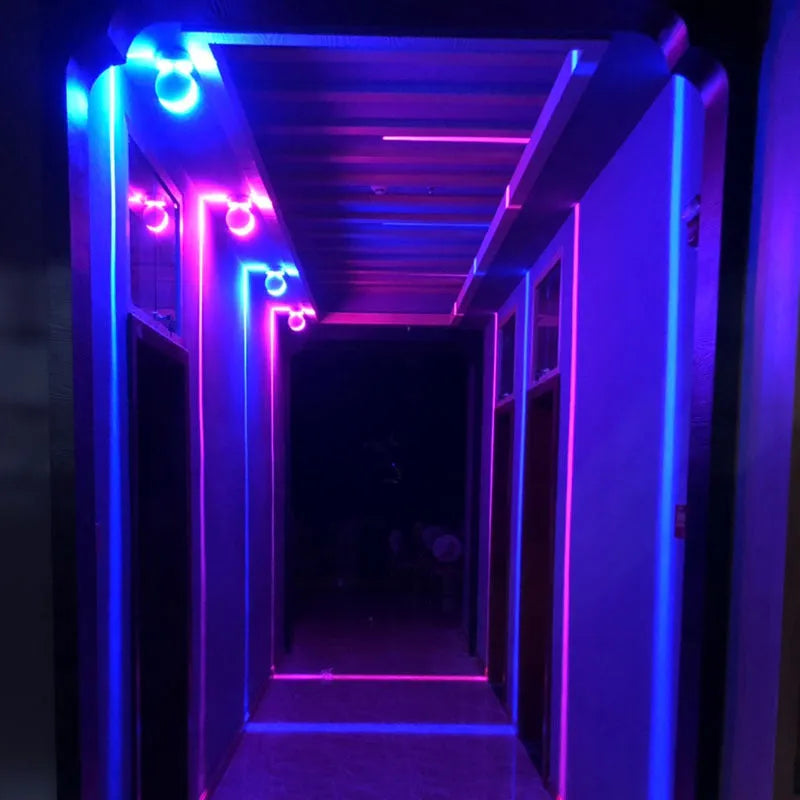 Wall-mounted 8W LED spotlight in aluminum alloy, 16.5cm x 11cm, with 360 degree rotation and waterproof design