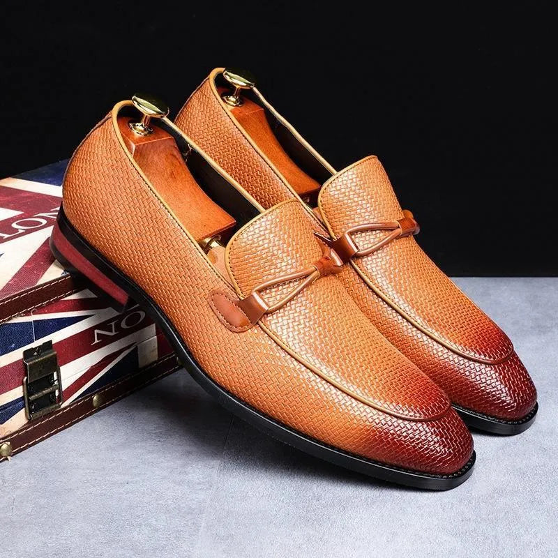 Men's leather business shoes in yellow or black, sizes 38-48, with microfibre upper and pointed toe.