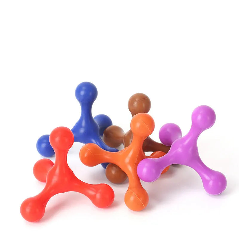 Beef-flavoured silicone chew toy for small and medium dogs with three-legged design