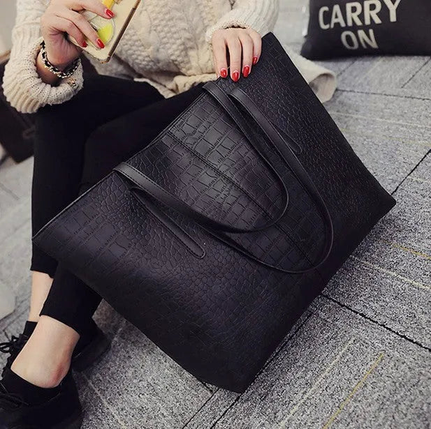 Simple European-style fashion shoulder bag in black or grey colour for spring and summer wear