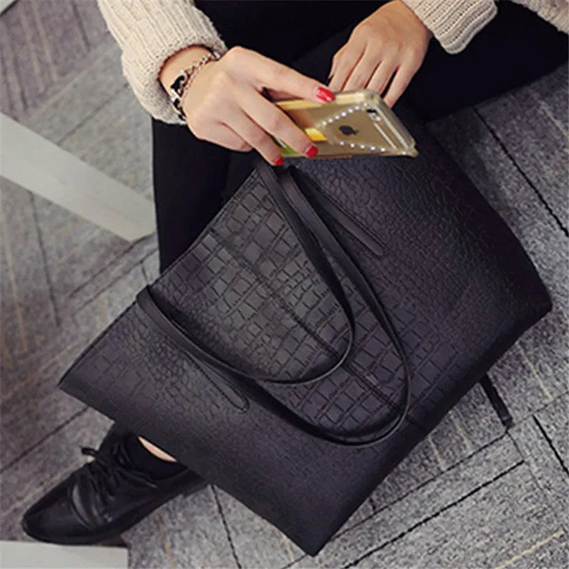 Simple European-style fashion shoulder bag in black or grey colour for spring and summer wear