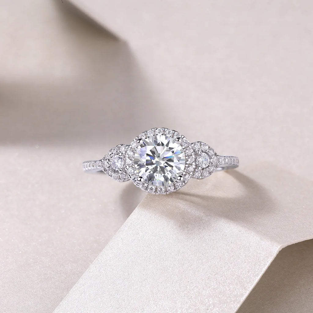 1 carat moissanite ring in S925 silver with platinum plating, sizes 5 to 9, 3.2 grams, with GRA certificate and gift box