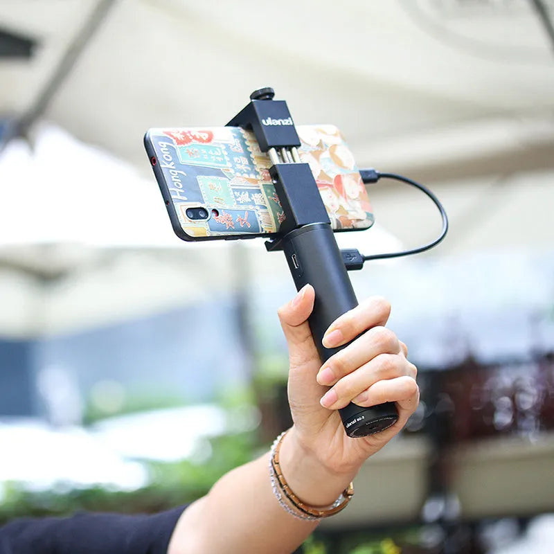Black aluminium alloy power bank handle with 6800mAh capacity, shown next to a mobile phone.