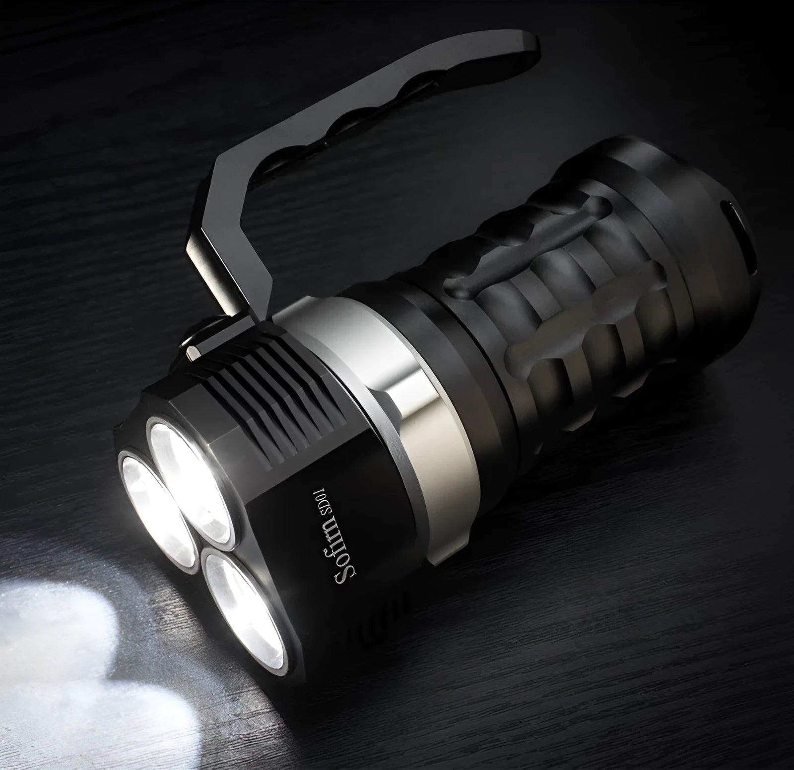 Aluminium alloy super bright diving flashlight with 350 lumen output.