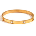 A stainless steel bracelet with a micro-inlaid peach heart charm in green or white diamond colour.