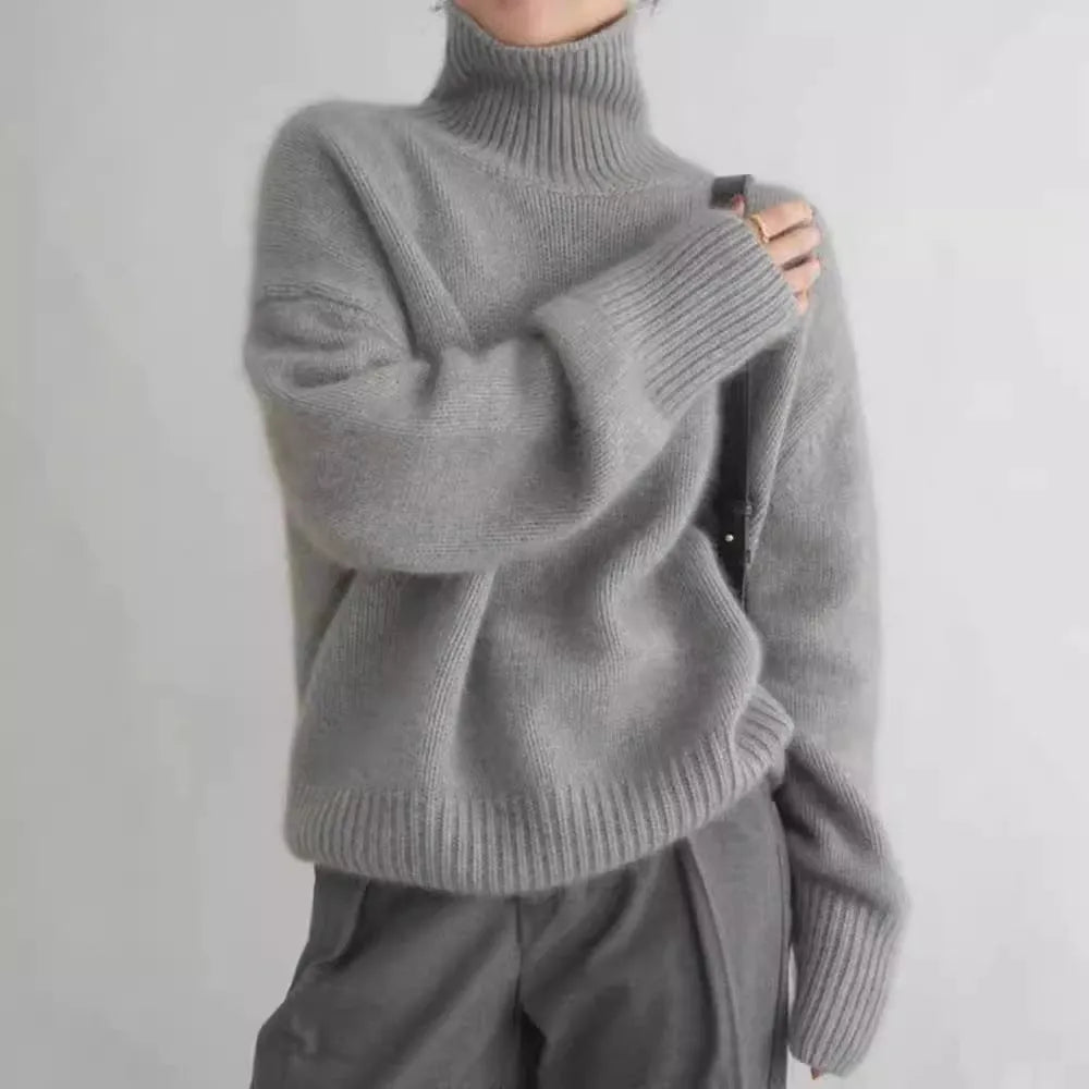 Women's high-neck loose fit thick knit pullover sweater in solid colour, long sleeves