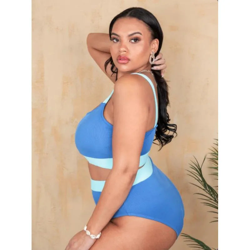 Women's high-waisted bikini set in solid colour with split bottom and stitching detail