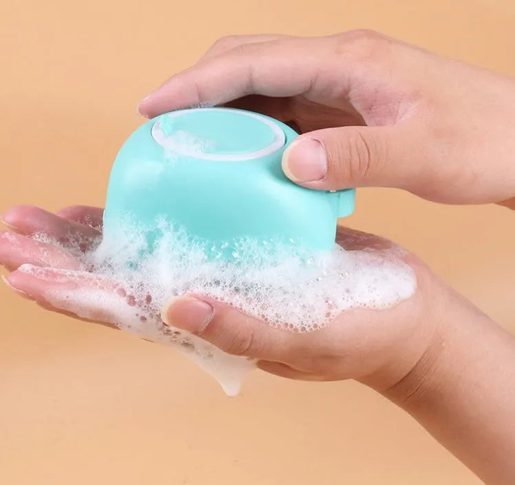 Silicone dog bath brush in blue colour for pet grooming during bath time