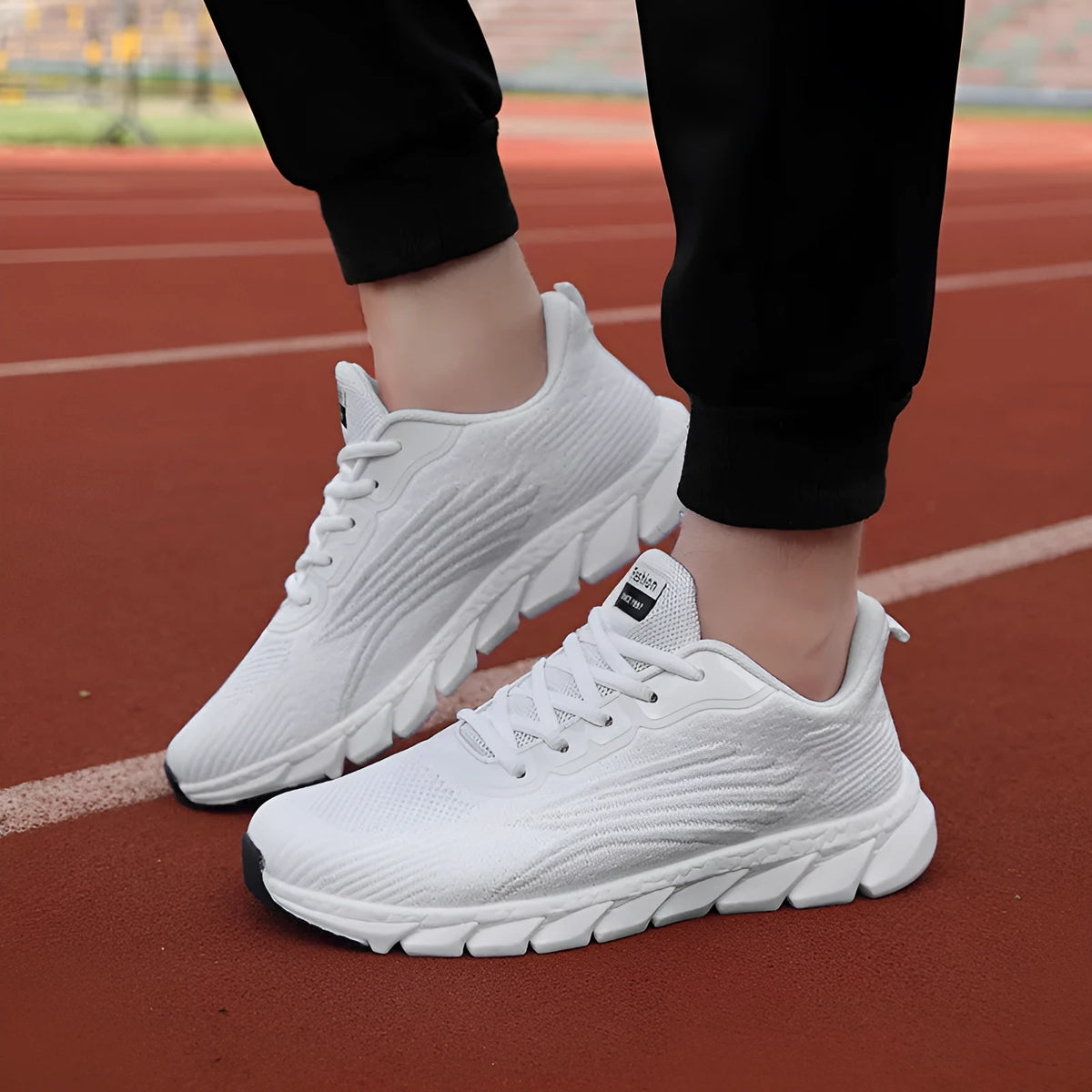 Unisex flyknit running shoes with mesh lining and EVA sole in white, black or pink, sizes 35-44