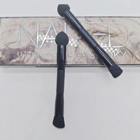 Double-headed miter sponge concealer brush with black artificial fibre bristles and wooden handle