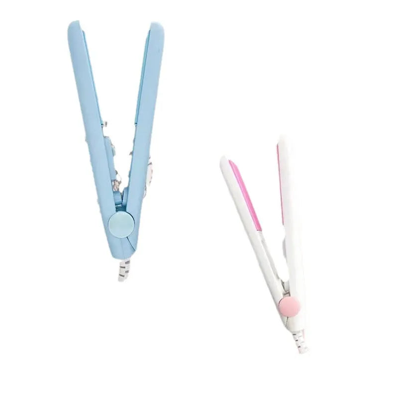 Mini hair straightener for bangs in a choice of five colours with its storage box.