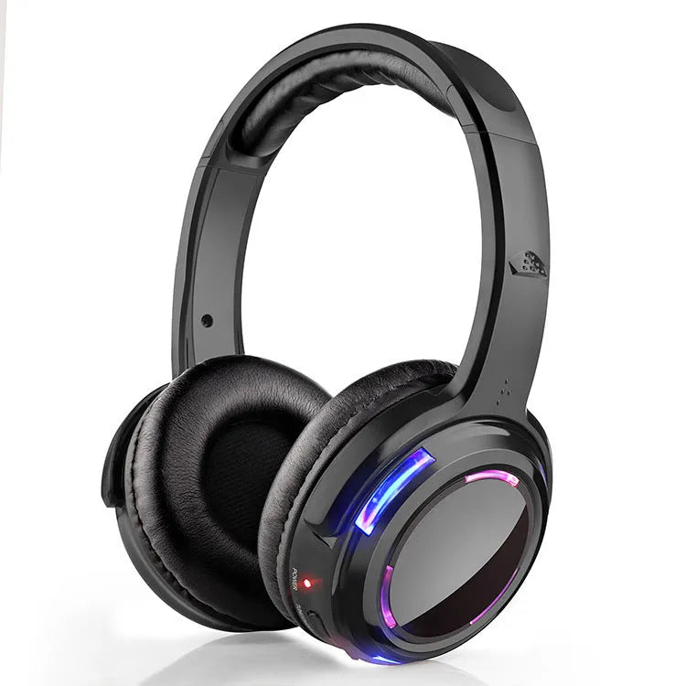 Black silent disco wireless headphones with 40mm speakers and 3.5mm plug for party events