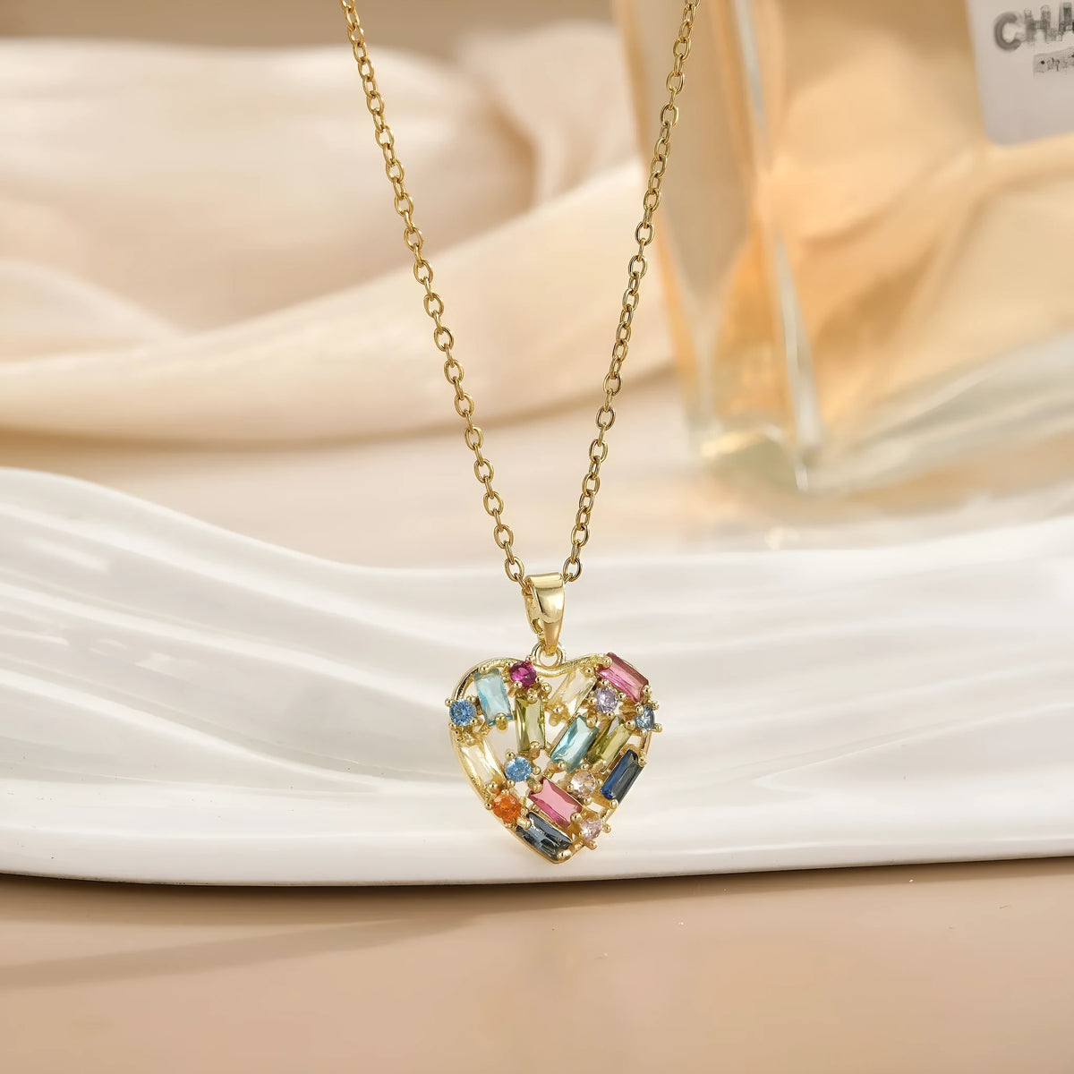 Heart pendant necklace for women with copper zircon, O-ring chain and electroplated finish in gold or silver