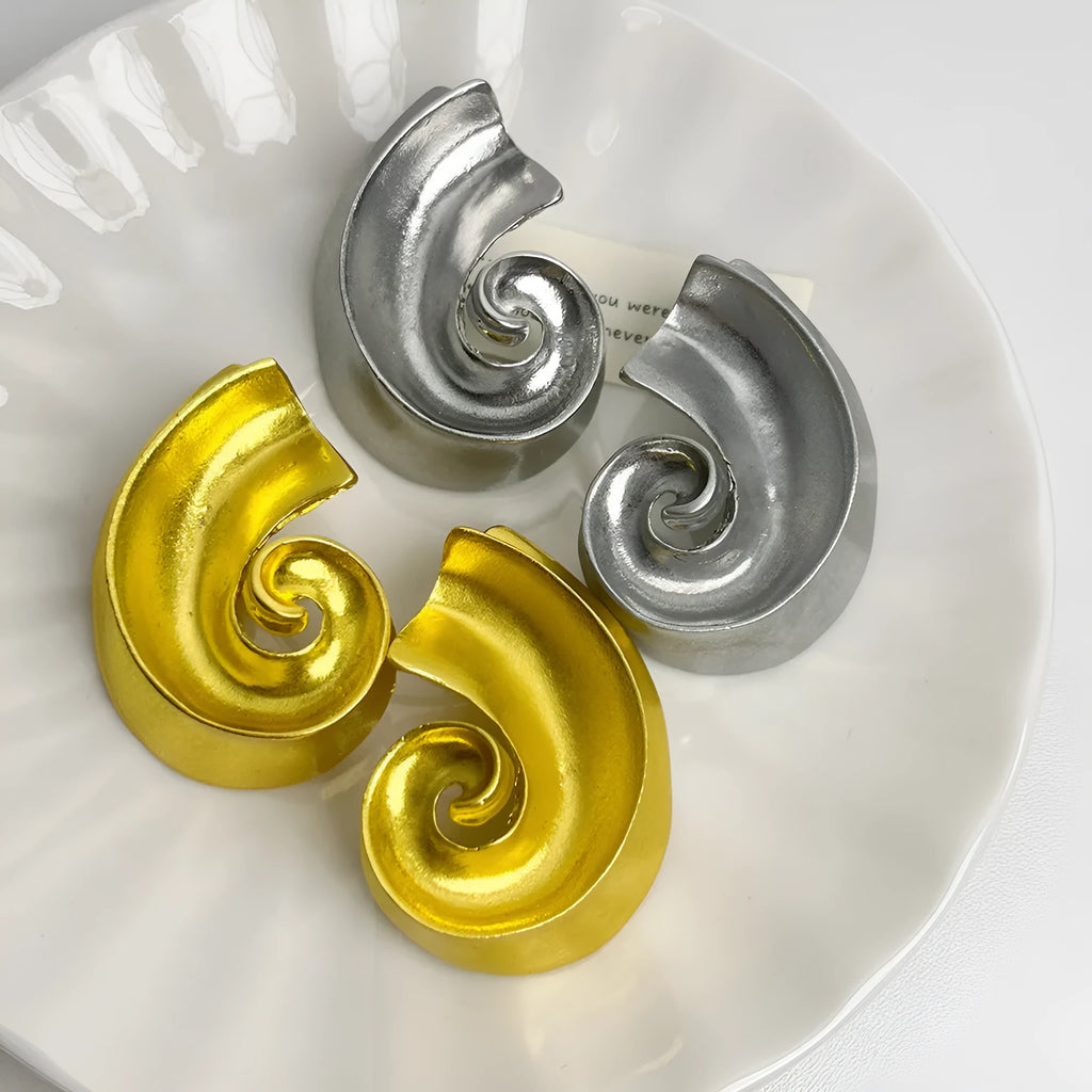 Geometric retro ear studs with 5cm diameter in gold or silver electroplated alloy