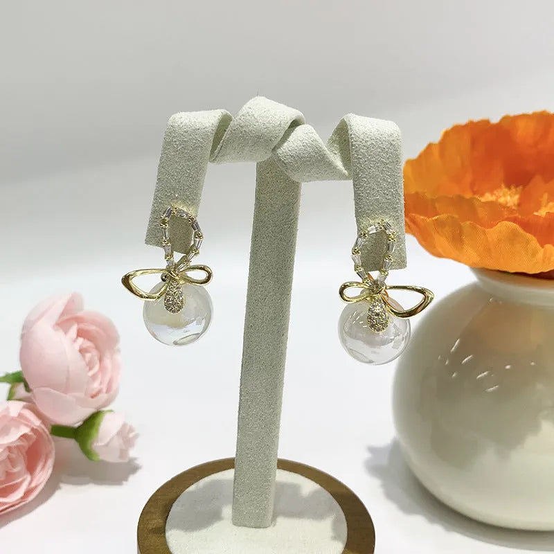 Pair of minimalist mermaid pearl earrings, each with a freshwater pearl drop on a gold-tone fish hook fitting, Style1