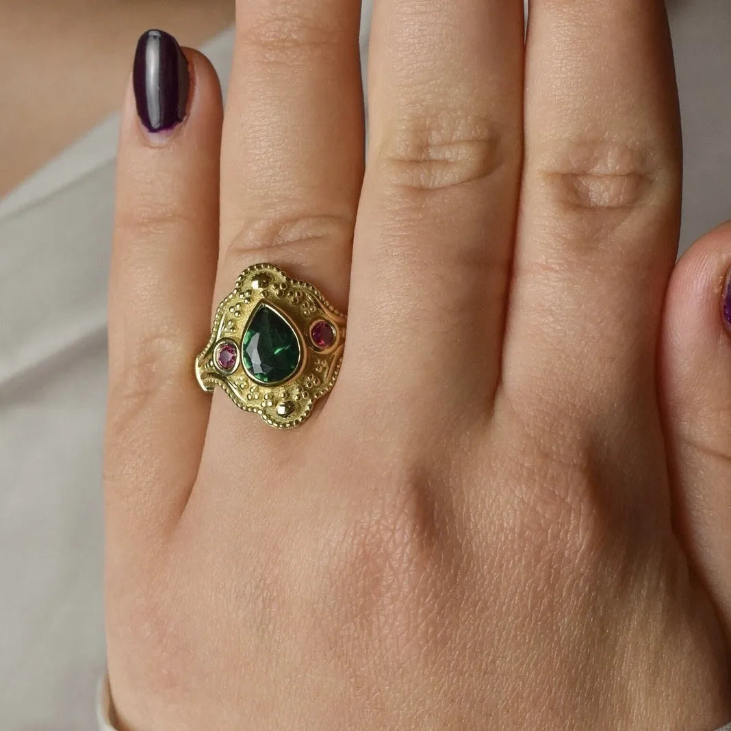 Women's gold-plated geometric ring in golden lvzuan colour with alloy construction and ins style design