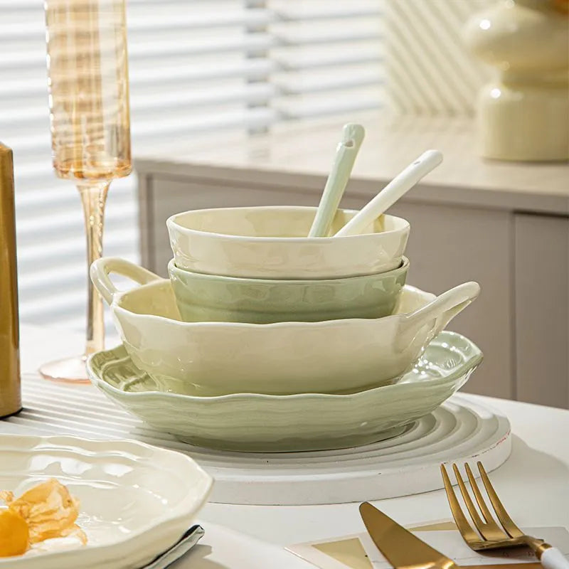 Solid colour modern ceramic tableware set with seven pieces in a gift box.