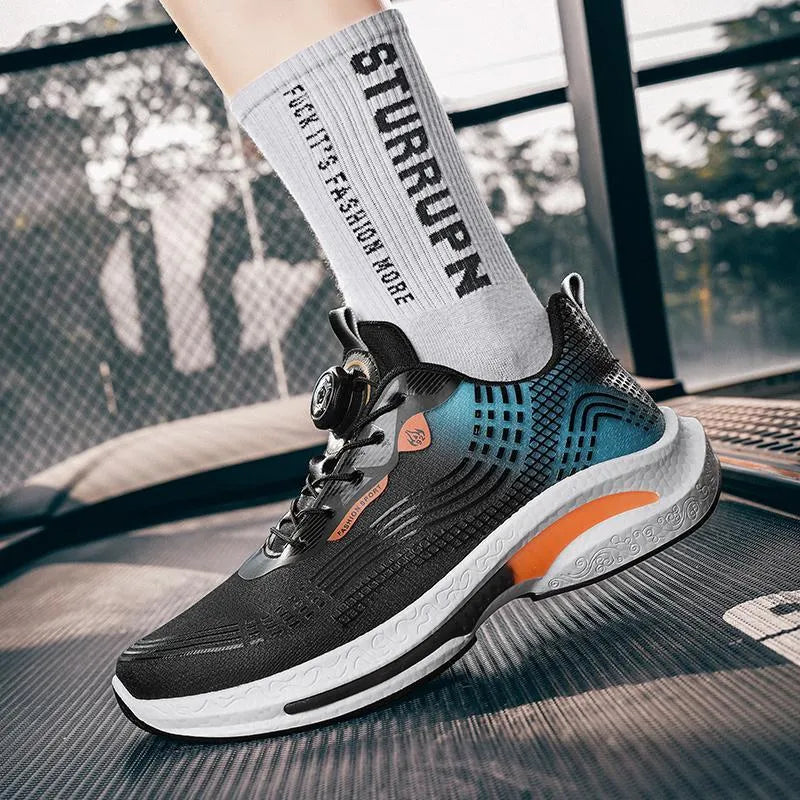 Men's low-top running sneakers with mesh lining and rotating buckle in three colour options