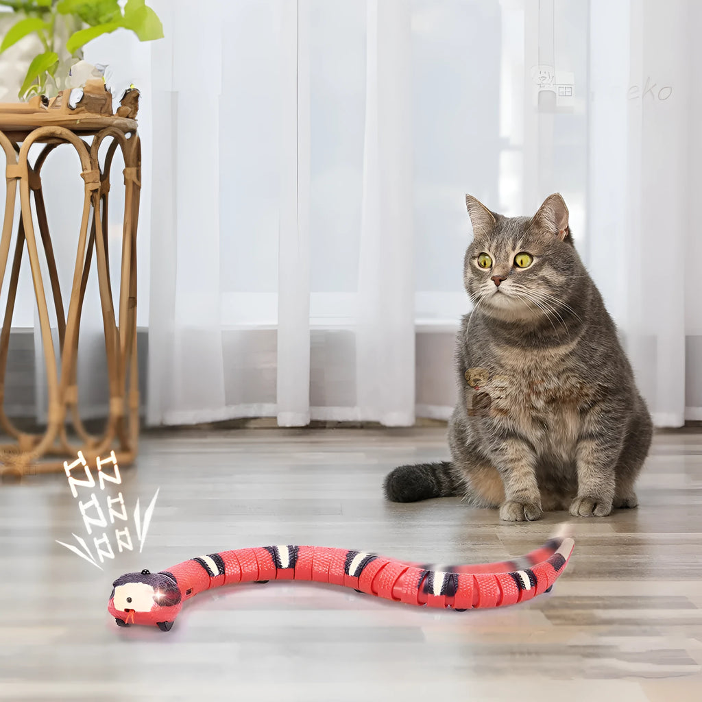 Tricky interactive sleeping electric induction snake toy in plastic, 40cm long, realistic snake prop for pranks.