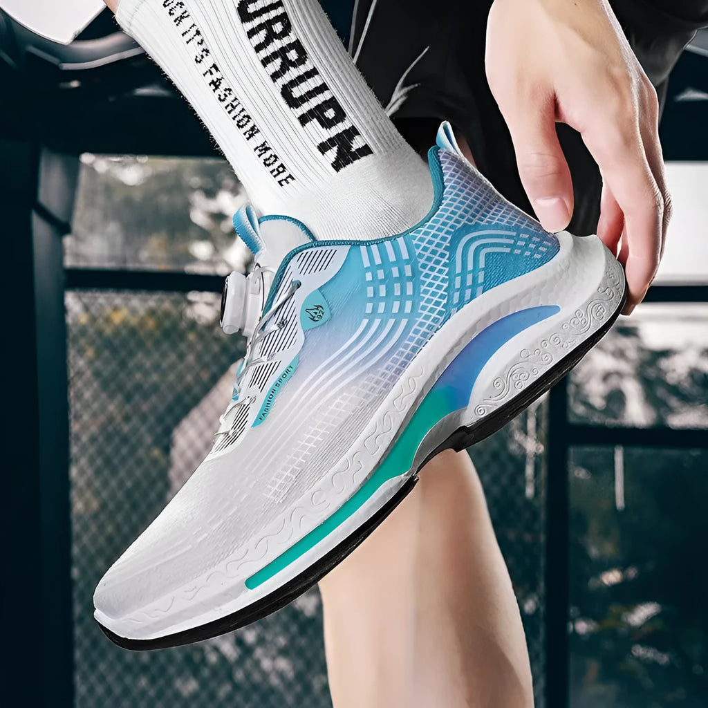 Men's low-top running sneakers with mesh lining and rotating buckle in three colour options