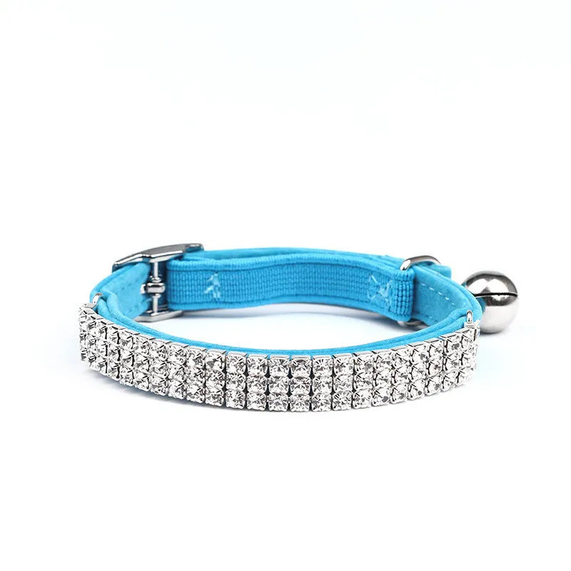 Rhinestone-decorated suede velvet cat collar adjustable from 20cm to 30cm in length.