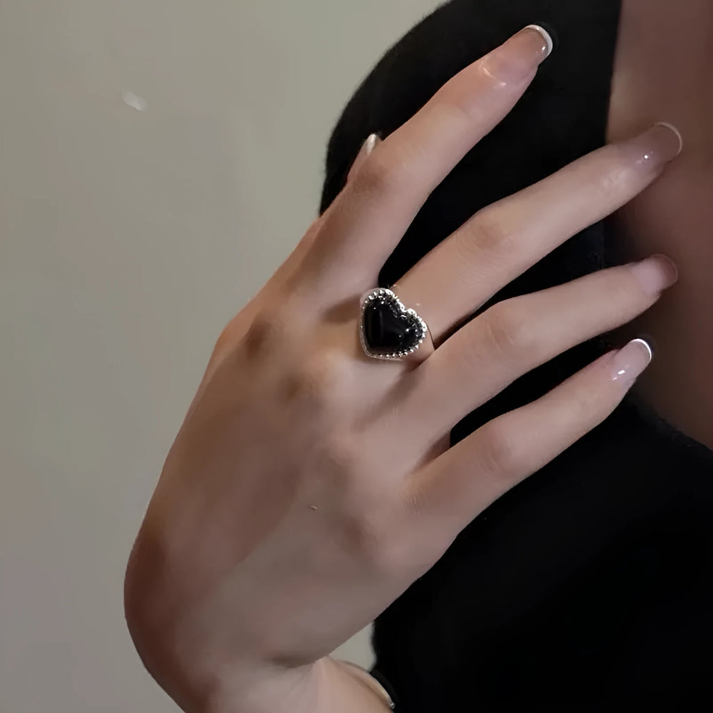 Adjustable heart-shaped sterling silver ring with black agate stone centrepiece