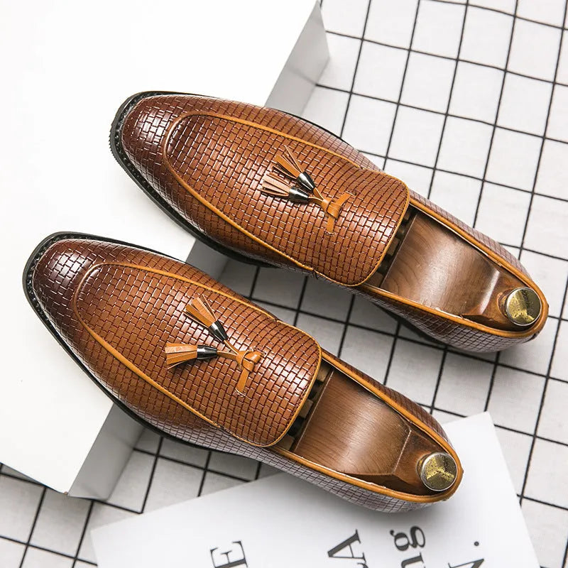 Men's pointed toe slip-on business shoes with tassel detail in artificial PU material