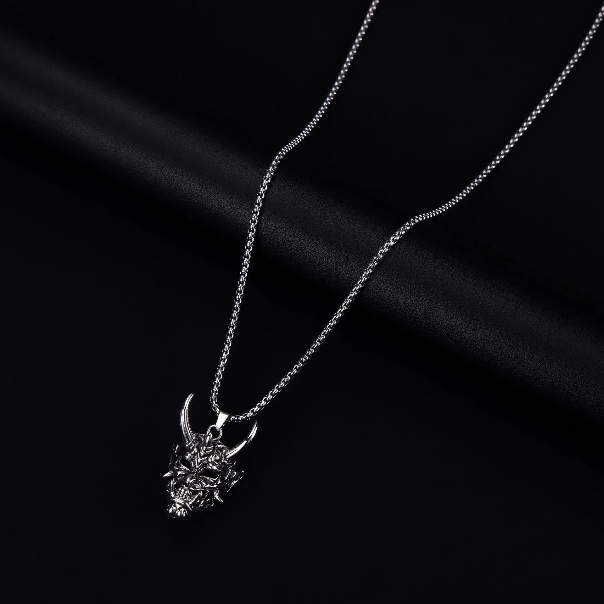 Men's silver electroplated alloy pendant necklace with 40mm vintage pendant