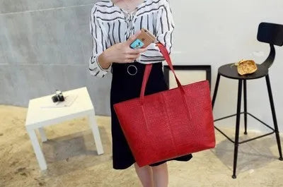 Simple European-style fashion shoulder bag in black or grey colour for spring and summer wear