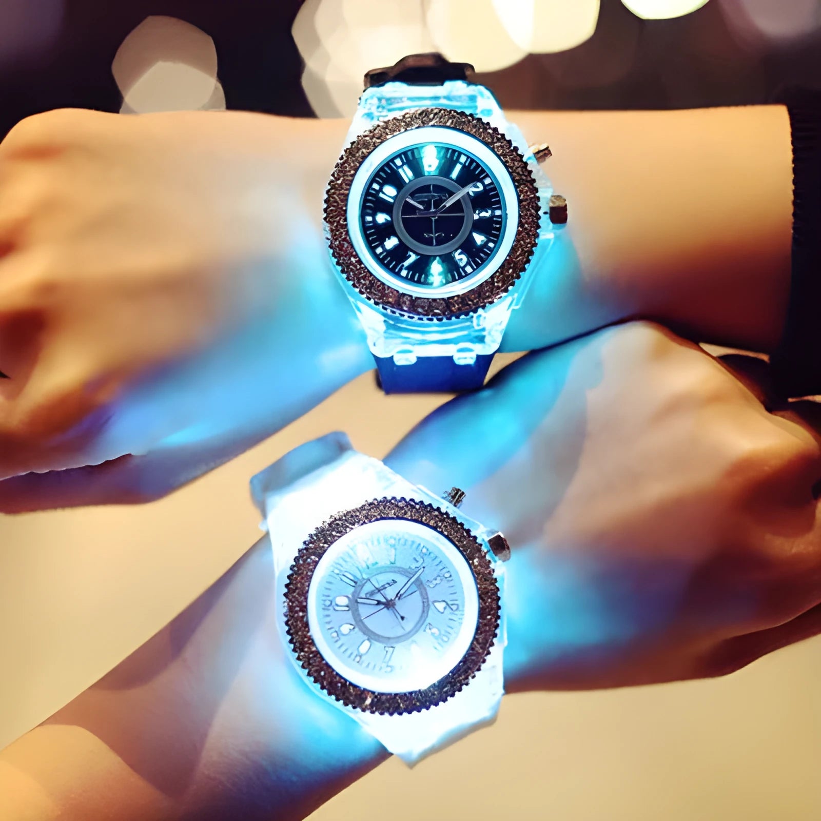 Women's luminous quartz watch with colourful silicone strap and 43mm round dial