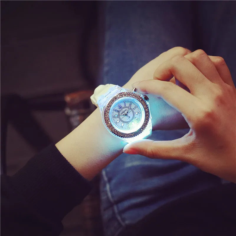 Women's luminous quartz watch with colourful silicone strap and 43mm round dial