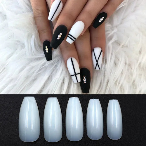 500 clear acrylic false nails in 10 sizes, made from ABS plastic, arranged on a table.