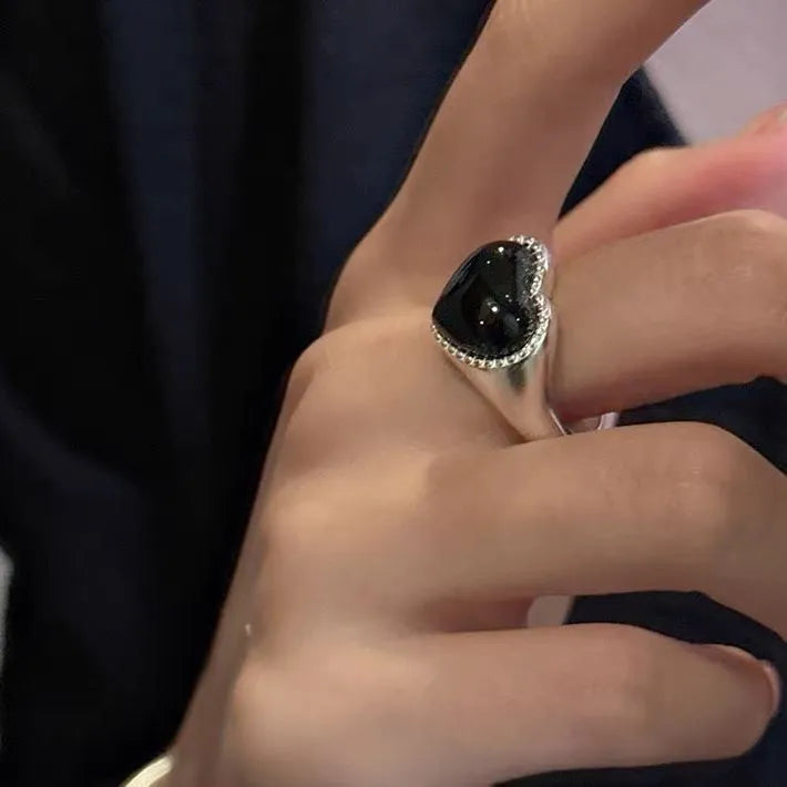 Adjustable heart-shaped sterling silver ring with black agate stone centrepiece