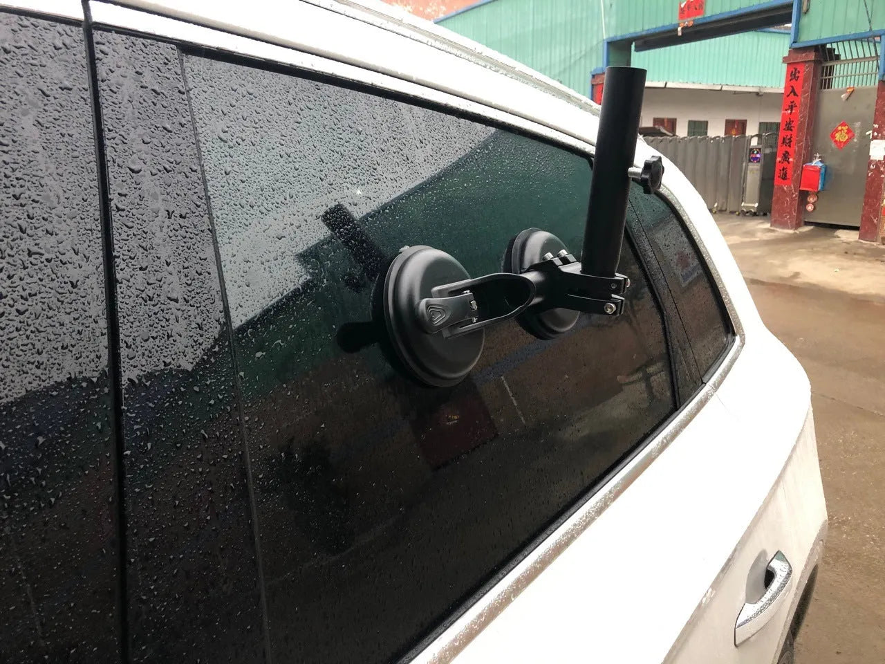 Black car suction cup flagpole base with rubber disc and ABS construction for vehicle window mounting