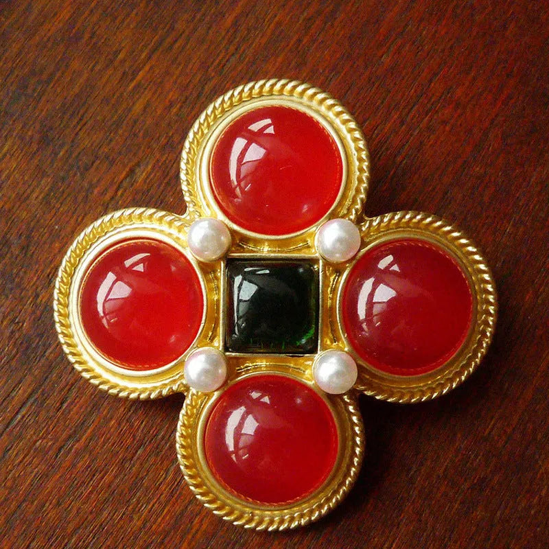 A diamond-shaped Retro Court Baroque vintage brooch made from zinc alloy, showing ornate detailing.